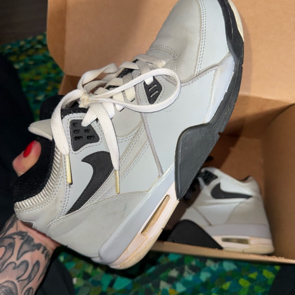Nike Flight Mid